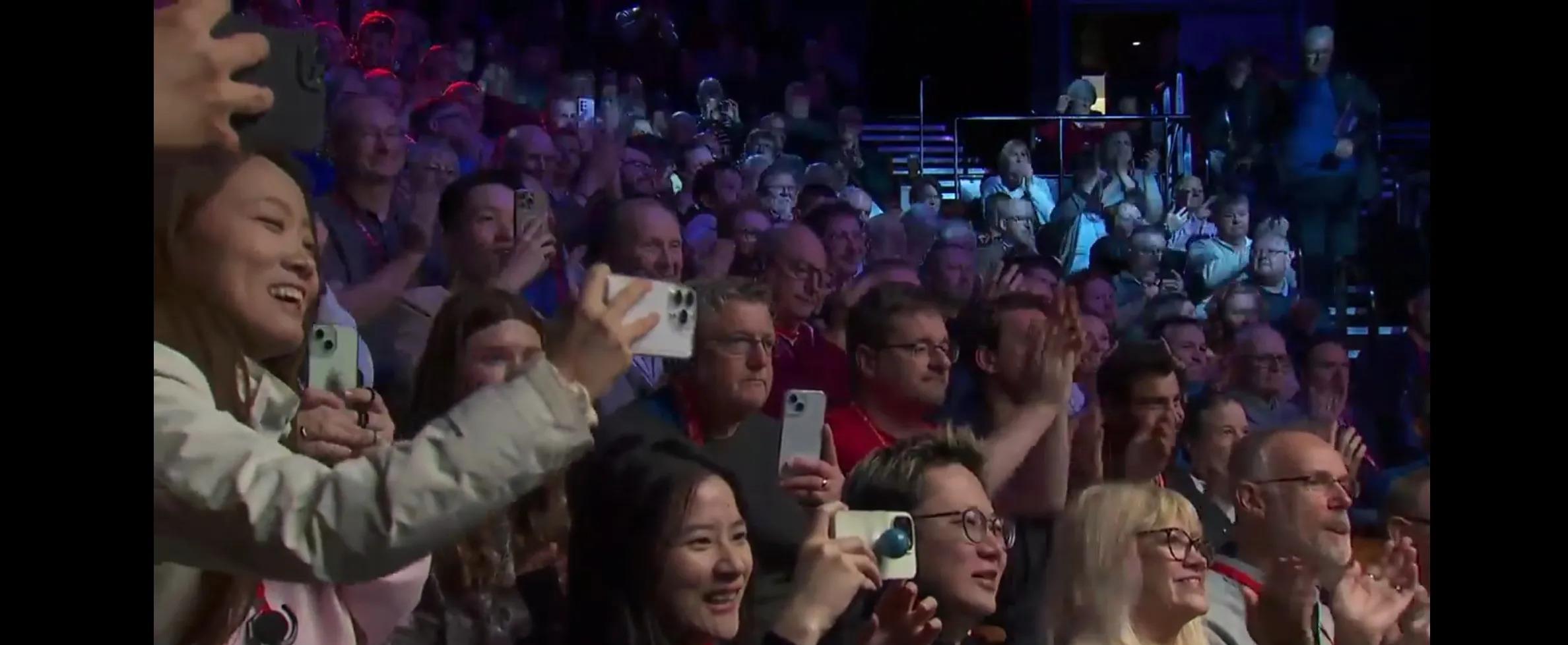 科维托娃迎来十赛季出色发挥，掘金观众热烈欢呼！-爱游戏